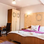 Pokusa Bed & Breakfast